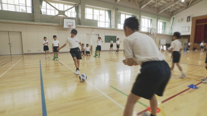 相手を思いやる大切さを ツエーゲン金沢BFCがイベントを通じて小学生に目が見えない人への理解やコミュニケーションの大切さ教える　|　石川県のニュース｜MRO北陸放送
