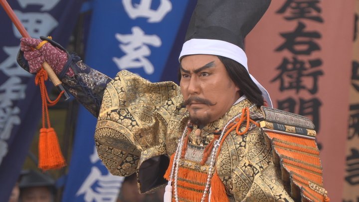 いざ出陣」信玄公祭り 武田信玄公役は市川右團次さん、勘助役は右近