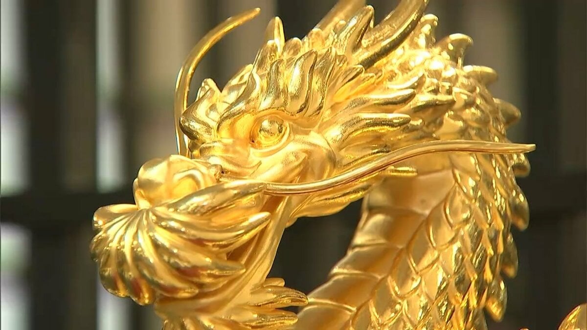 高松三越の「大黄金展」に1000点以上のまばゆい金製品 弘法大師