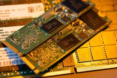 経産省が半導体やＡＩ支援に１兆5000億円を計上－24年度補正予算案| TBS CROSS DIG with Bloomberg