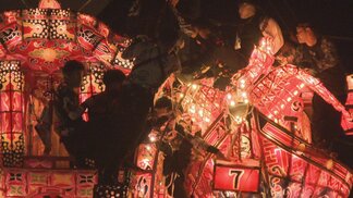 深夜の熱狂！南砺市「福野夜高祭」で巨大なあんどんが激突…伝統の「引き合い」県指定無形民俗文化財　富山・南砺市　|　富山のニュース｜天気・防災｜チューリップテレビ