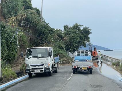 国道378号で土砂崩れが発生し通行止め 愛媛・伊予市双海町 | TBS NEWS DIG