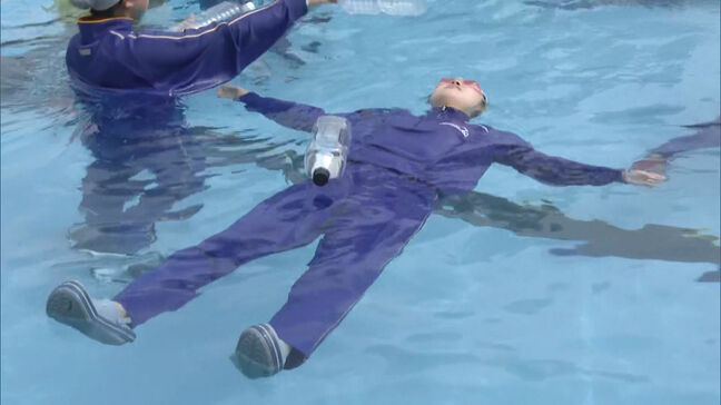 水の事故に遭った際は「浮いて待つ」　宗像市の中学校で着衣泳体験|TBS NEWS DIG