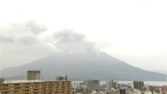 桜島16日も噴火相次ぐ　灰は北西方向へ　空の便は欠航も　鹿児島|TBS NEWS DIG