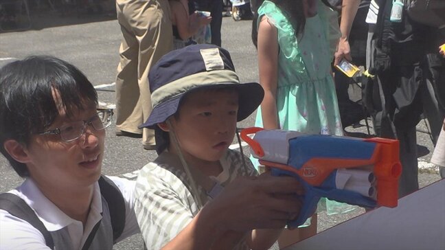 夏祭りで子どもたちが射的やヨーヨー釣りなどを楽しむ 北杜市・清里丘の公園|TBS NEWS DIG