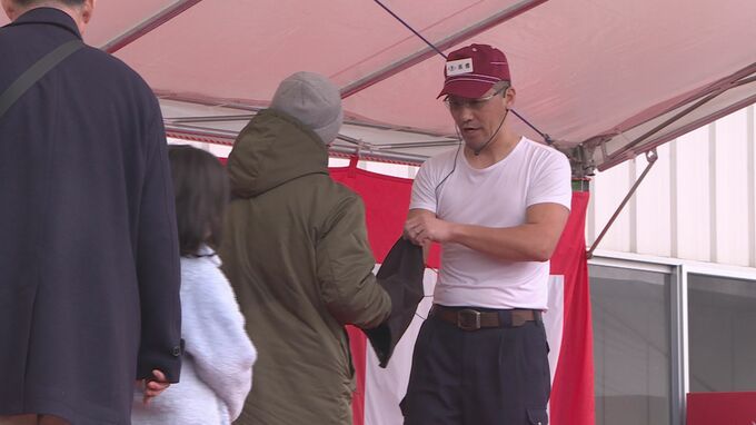 フグ鍋に長い行列　600人を無料でふるまう　「袋競り」体験も　恒例「ふくの日まつり」　|　山口のニュース・天気・防災｜tys NEWS｜ｔｙｓテレビ山口