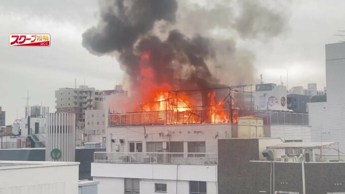 広島の繁華街･流川で火事　男性１人搬送　ビル屋上で “BBQ・たき火” できる施設|TBS NEWS DIG