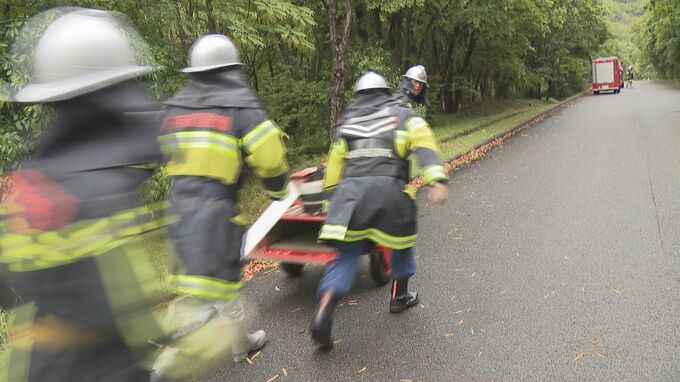 1.4キロにわたりホースをつなぐ　山林火災想定し消防訓練|TBS NEWS DIG