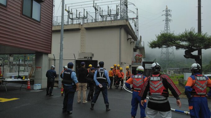 【速報】「煙が充満している」119番通報 JR変電所で火災か|TBS NEWS DIG