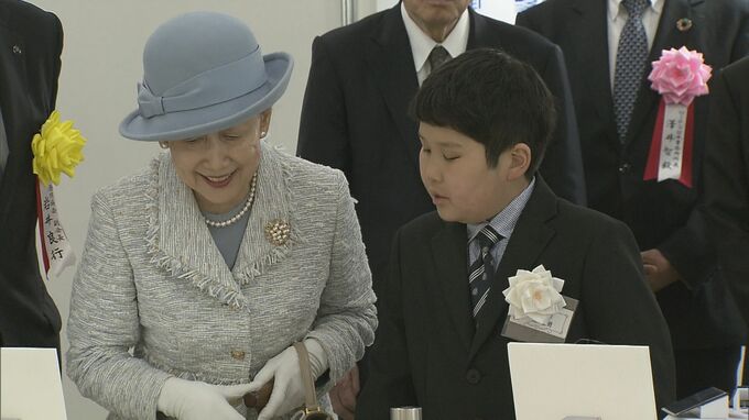 常陸宮妃華子さま　子どもたちの発明展を訪問　「これは助かりますね」最優秀賞に小4発明の“光触媒装置”　表彰状を手渡し|TBS NEWS DIG