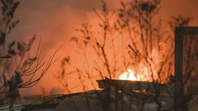 【続報】住宅街で爆発火災　5人が死傷「爆発があって火が出ている」2棟全焼・複数棟で損傷　札幌市手稲区|TBS NEWS DIG