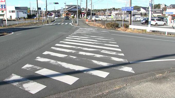 交差点を右折の軽乗用車に横断歩道渡っていた57歳男性はねられ死亡 車運転の69歳男逮捕＝静岡・森町|TBS NEWS DIG