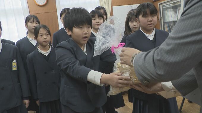 「自分の身を守るためにつかいたい」児童にクマよけの鈴と防犯ブザーをプレゼント　山口県岩国市|TBS NEWS DIG