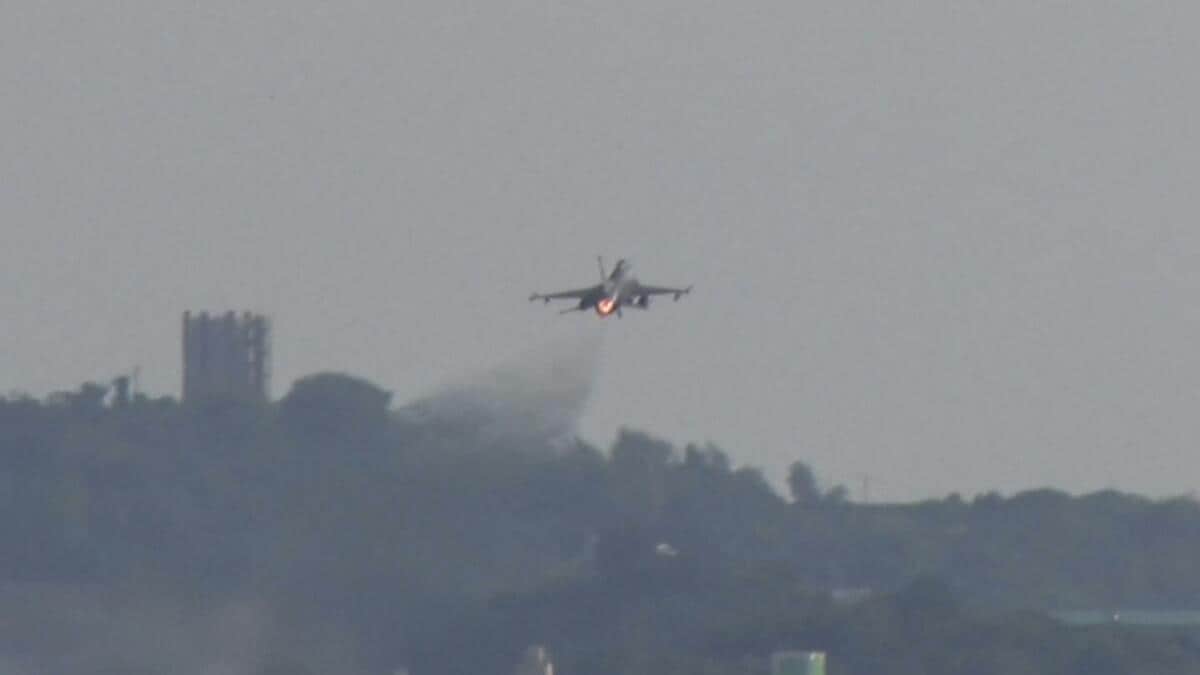 日本駐留の米空軍が沖縄で訓練　普天間基地で「外来機」F-16が爆音を轟かせ離陸