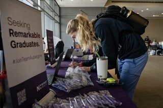 米大学卒の就職率が高卒並みに－AI投資でホワイトカラー職の採用鈍化| TBS CROSS DIG with Bloomberg