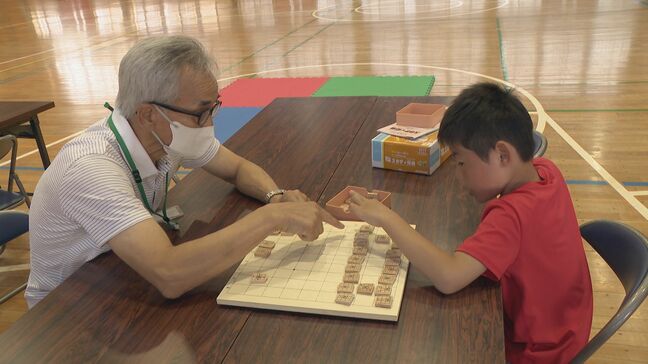 愛知県で初 “小学生の早朝の居場所”提供 大府市の2校でモデル事業 始業前の1時間 見守り員と将棋やトランプなど楽しむ 「活用確認できれば他の小学校でも」|TBS NEWS DIG