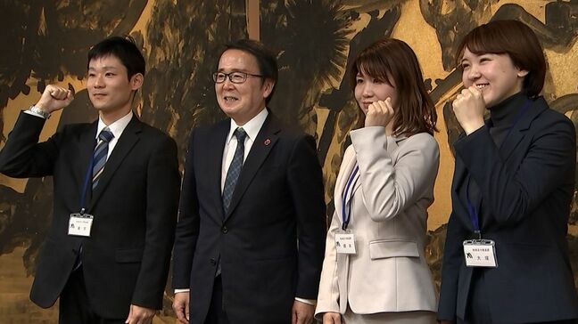 建築家・安藤忠雄さん発案　3000冊の本を載せた「こども図書館船ほんのもり号」運営担当者らが着任【香川】|TBS NEWS DIG