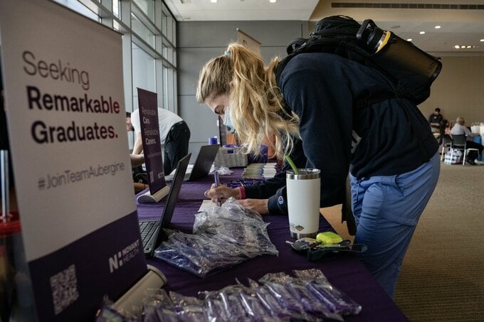 米大学卒の就職率が高卒並みに－AI投資でホワイトカラー職の採用鈍化