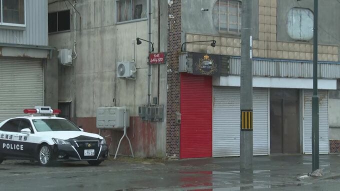 独自【速報】不明の20代か、店舗の壁の中から女性遺体　死体遺棄容疑で49歳男を逮捕「死体を店内の壁の中に入れて隠したことは間違いありません」北海道日高町|TBS NEWS DIG