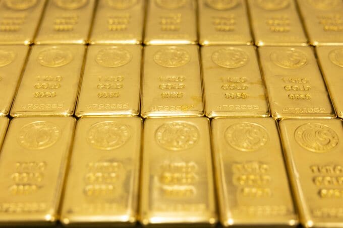 金ETF価格が異常事態、現物より割高続く－相場反転なら逆回転リスク