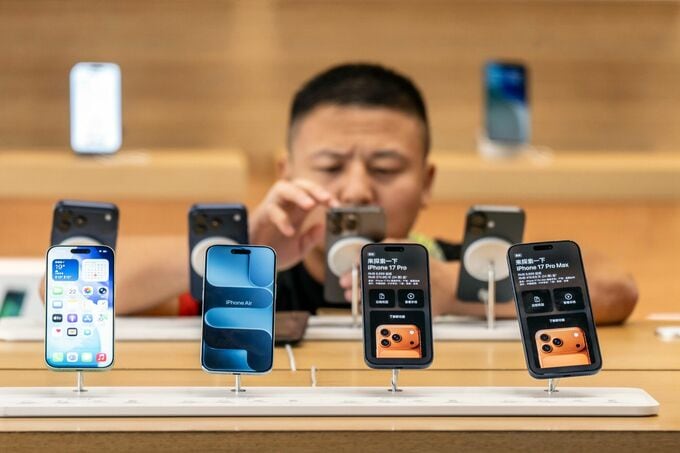 アップル｢iPhone Air｣中国で発売－回復基調後押し期待、出足は静か