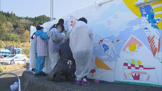 「同じ画面を皆さんで共有できてるってことが非常に嬉しいです」町のランドマーク目指す…巨大壁画「壁画アートプロジェクト」　|　BSSニュース | BSS山陰放送