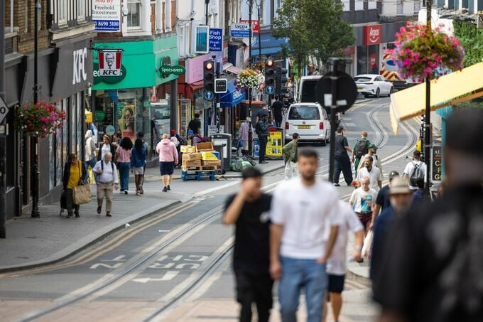 英小売売上高、７月は0.6％増－年初来初めて２カ月連続改善