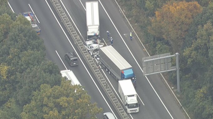圏央道で5台が絡む事故　2人死亡　トラック運転手を過失運転致傷の疑いで逮捕　外回り入間ICから狭山日高IC間が通行止め|TBS NEWS DIG