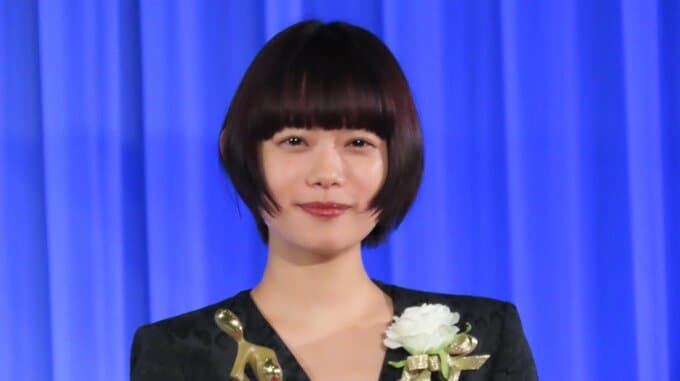 【 杉咲花 】「海に眠るダイヤモンド」で助演女優賞を受賞「評価と程よい距離を保ちながらコツコツ精進していけたら」|TBS NEWS DIG