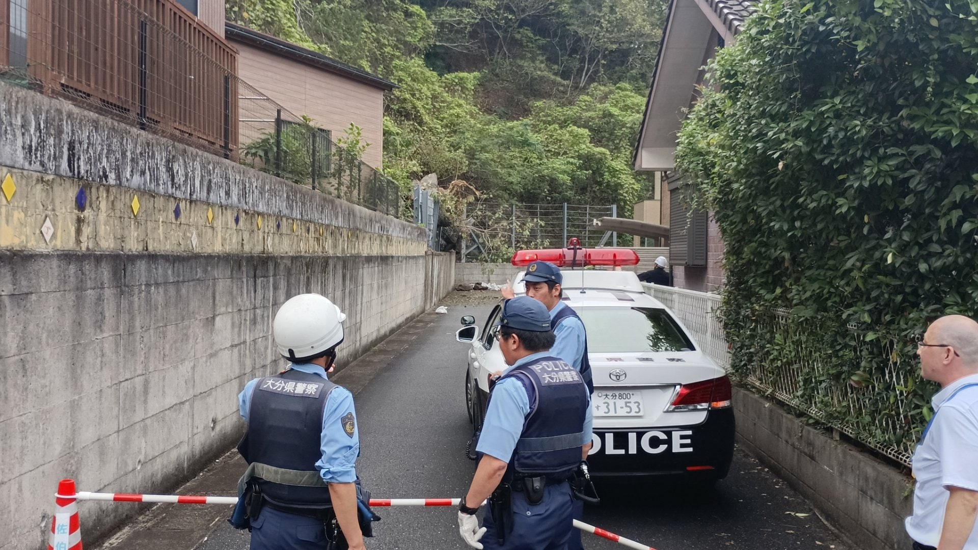速報】「裏山が崩れかけている」住人から通報、土砂災害のリスク高まる
