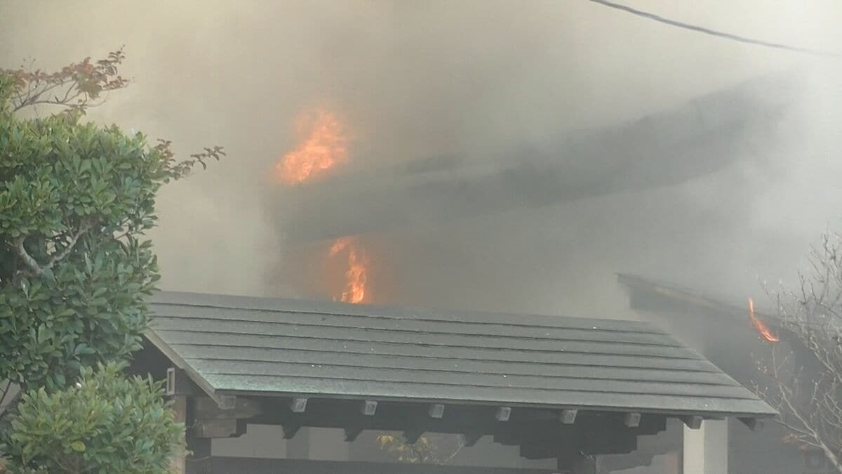 住宅街が一時騒然 物置から出火 隣りの住宅全焼 けが人なし 福島