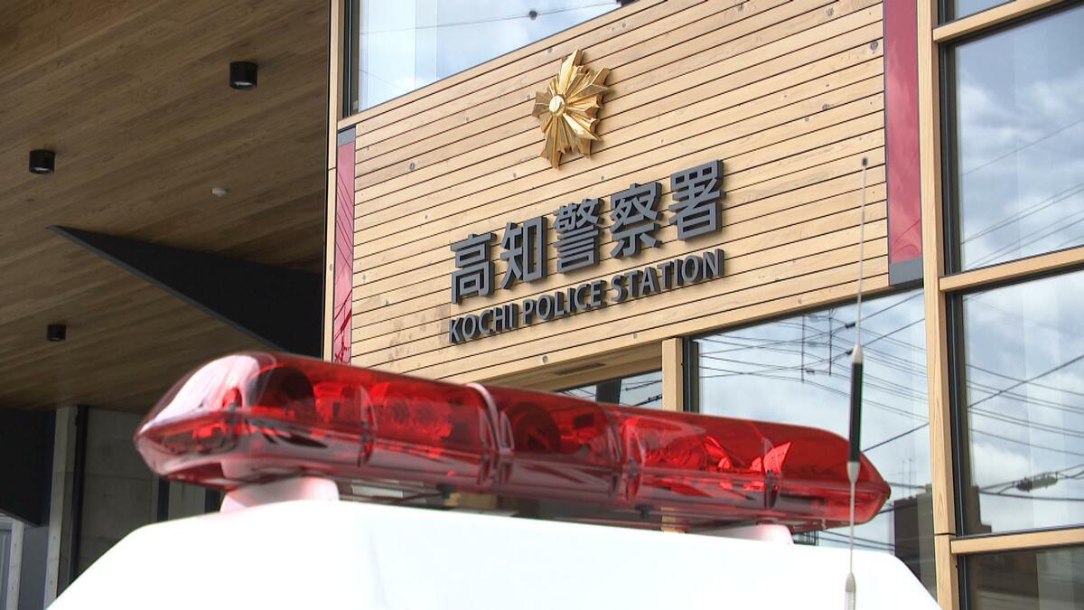 「お尻を触られた」通報後も女性は男を見張り続け…GW大混雑の「ひろめ市場」で犯行か、47歳男を逮捕も「わかりません」容疑を否認　【高知】