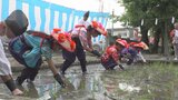 小学生や留学生が早乙女姿で田植え体験 豊作願う御田植祭 | 山梨のニュース | UTYテレビ山梨