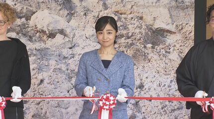 涙ぐむ受賞者に佳子さまがハンカチを…ウクライナ人陶芸家「世の中で一