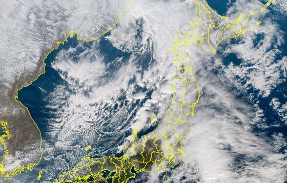 寒気を伴う気圧の谷が通過へ…8日は一時的に冬型強まる 北日本・北陸は猛吹雪と高波に警戒を 24時間降雪量は東北50cm、北海道30cmを予想【雨と雪のシミュレーション】 | 富山のニュース|天気・防災|チューリップテレビ