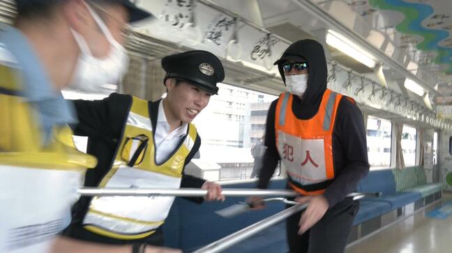 「さすまたの持ち方を若手は知らず、本番なら刺されていたかも」列車で“刃物の不審者”想定のテロ対策訓練 見つかった課題を改善へ【高知】|TBS NEWS DIG