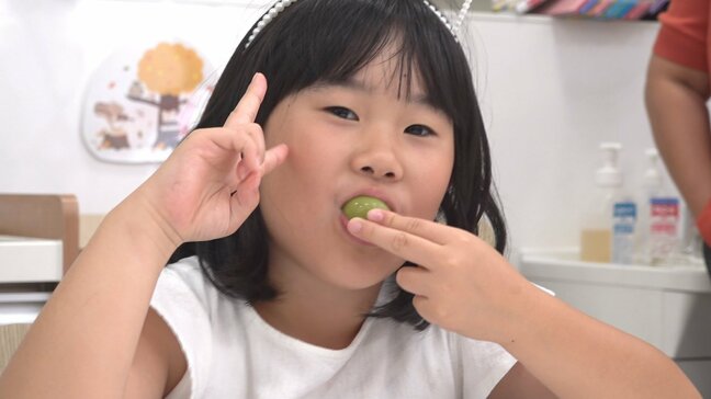 旬のブドウを食べ比べて親子で学ぶ「ごちキッズ出前授業」 山梨・中央市|TBS NEWS DIG