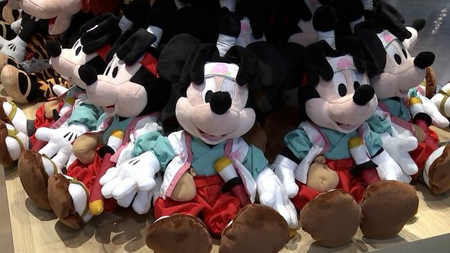 「岡山では8年ぶり」ディズニーストアがイオンモール岡山にオープン　限定アイテムを求め朝からにぎわう|TBS NEWS DIG