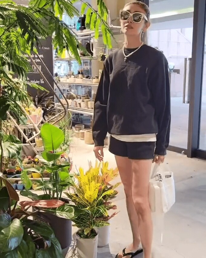 【 山田優 】　「少しでもリフレッシュできるように　植物を見に行ってきました！！」　最新オフショットにファン反響　「おみ足が神レベルです！」「オシャレでスタイル良くてカッコよくて」|TBS NEWS DIG