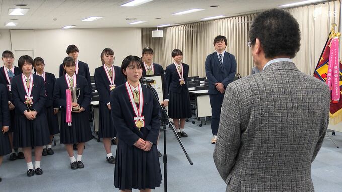「うれしいニュース届けられた」全日本高校女子サッカー史上初3連覇 藤枝順心高校の選手が報告＝静岡　|　静岡のニュース | SBSNEWS | 静岡放送