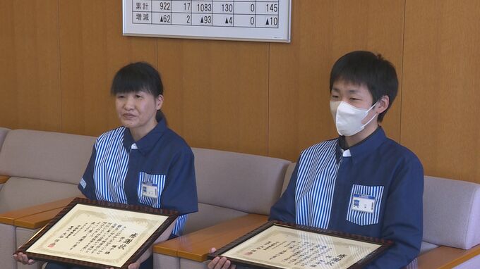 高齢男性「電子マネーカード・SNSで相手との連絡に必要」ＳＮＳ型ロマンス詐欺を未然に防ぐ　コンビニ店長、アルバイト店員に感謝状　山口　|　山口のニュース・天気・防災｜tys NEWS｜ｔｙｓテレビ山口