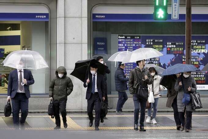 日本市場はトリプル高へ、財務省介入観測で円は2カ月ぶり高値付近