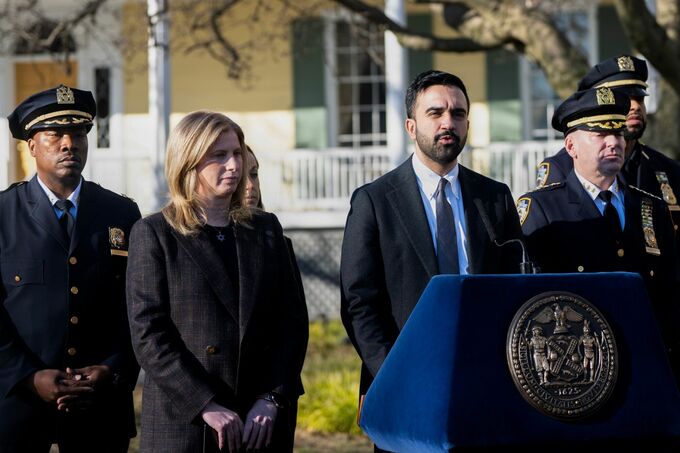 NY市長公邸付近に爆発物、男2人を起訴－ISに「触発された」テロ行為