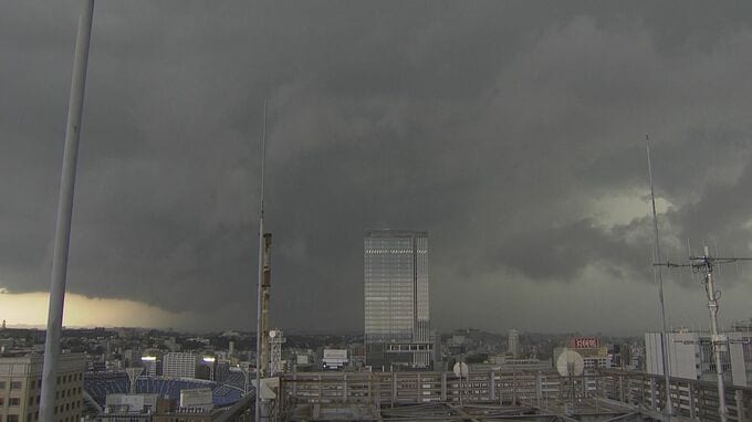 横浜などでゲリラ雷雨　一時1万軒が停電　落雷も|TBS NEWS DIG