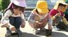 宇宙から帰ってきた「コスモスの種」を長野・佐久市の園児が…宇宙に送った地元酒米で日本酒造るプロジェクトの一環で種まき「可愛いお花になってほしい…」宇宙飛行士・油井亀美也さんのISS滞在にあわせて企画　|　SBC NEWS | 長野のニュース | SBC信越放送