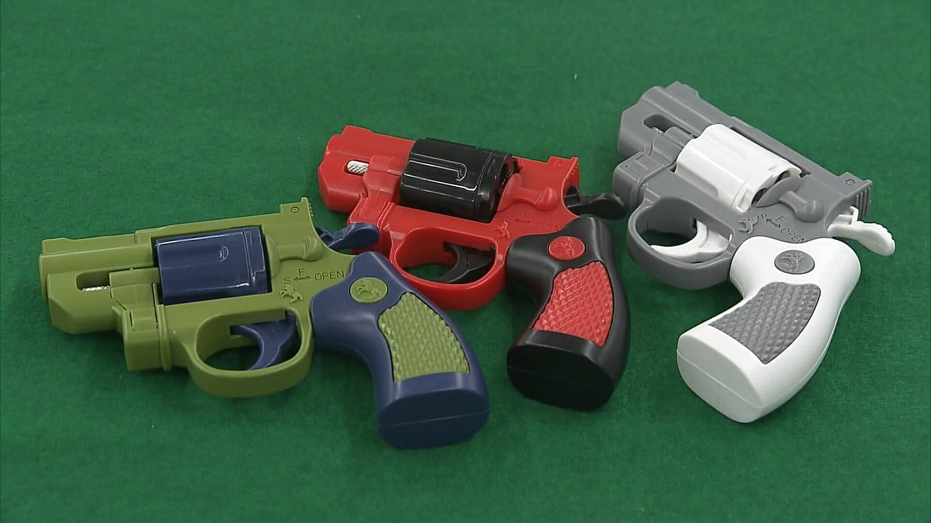 中国製の“実弾撃てる”おもちゃ拳銃 警察が回収呼びかけ クレーンゲーム