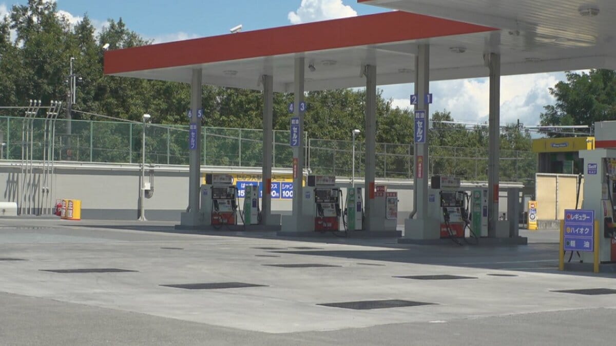 ガソリンスタンド内でしゃがんで点検中の従業員が大型トラックにはねられ死亡　トラック運転手を過失運転傷害で現行犯逮捕　山梨・甲斐市