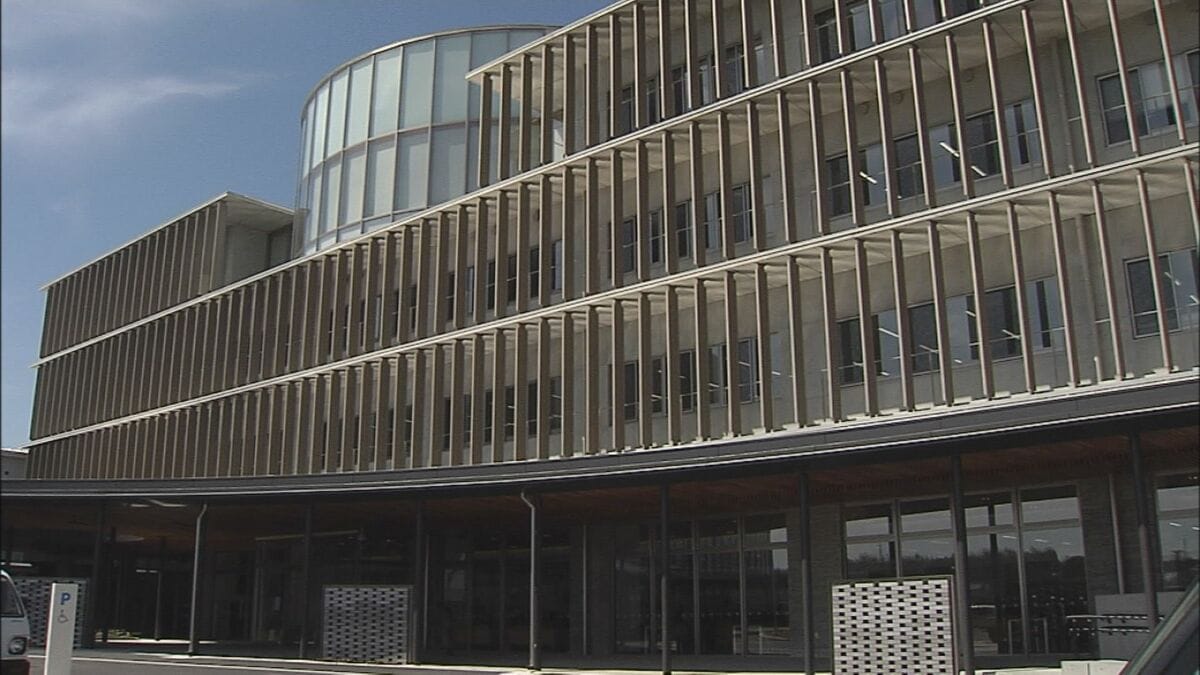 ドッジボール中に「呼び捨て」　放課後児童クラブの職員が男児の胸元つかみあざ　市が「虐待」と判断　大分