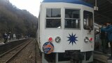 「山の中をお疲れさま」四半世紀にわたり中国山地を駆け抜けた「奥出雲おろち号」 折り返し駅には惜しむファンが集まり “ラストラン” を見送り|TBS NEWS DIG