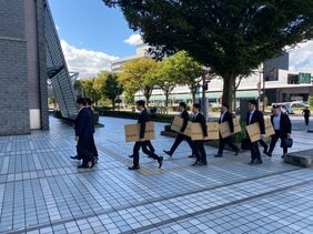 【速報】富山市の人口水増し疑いで家宅捜索 市役所に入る捜査員(3日午前10時) 富山県警|TBS NEWS DIG